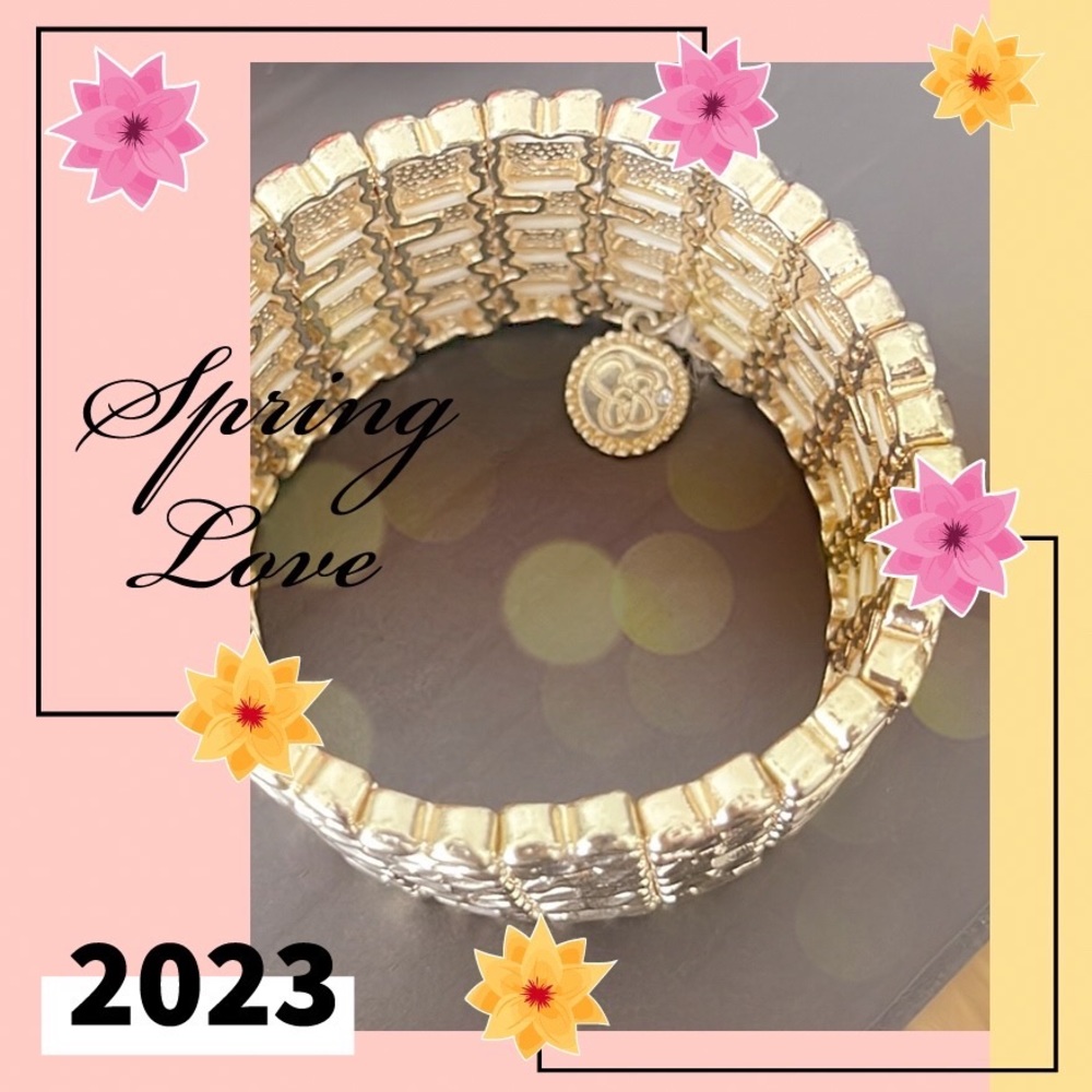 💕Beautiful JS Jessica Simpson Gold Tone Wide Stretch Bracelet💕